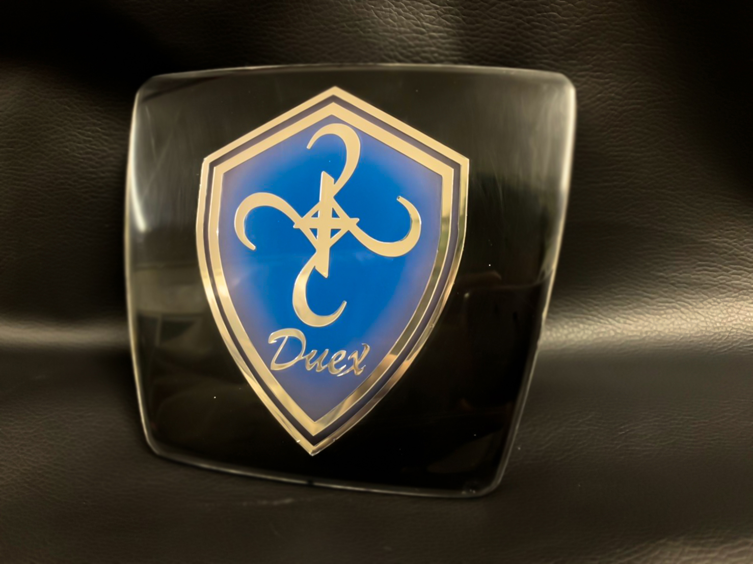 Duex220_emblem